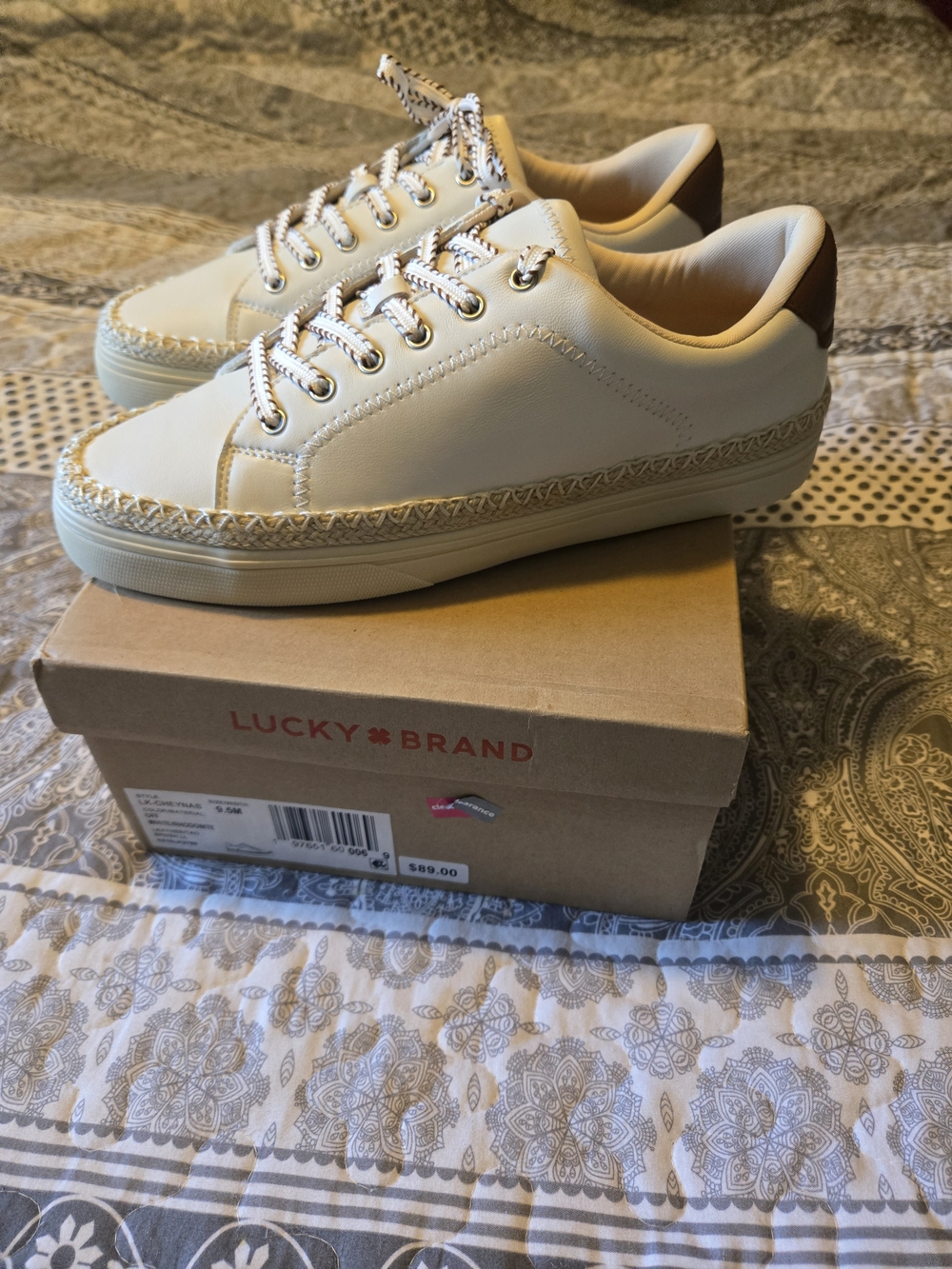 Lucky Brand Off White/Rhodonite Low-Top Sneaker with Brown Heel Size 9.5 NWT/Box